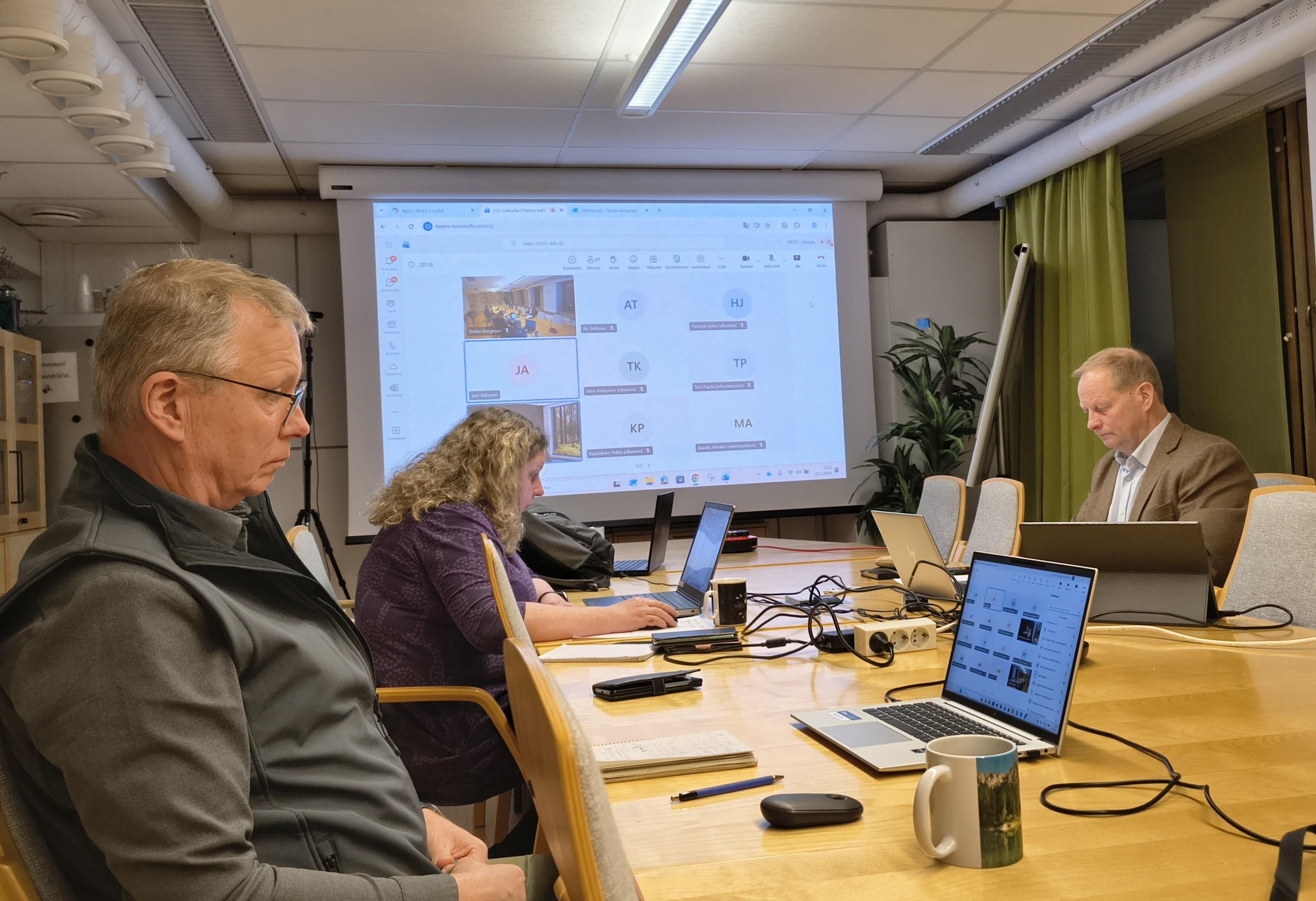 Metsäasiantuntijoiden hallitus paraikaa koolla