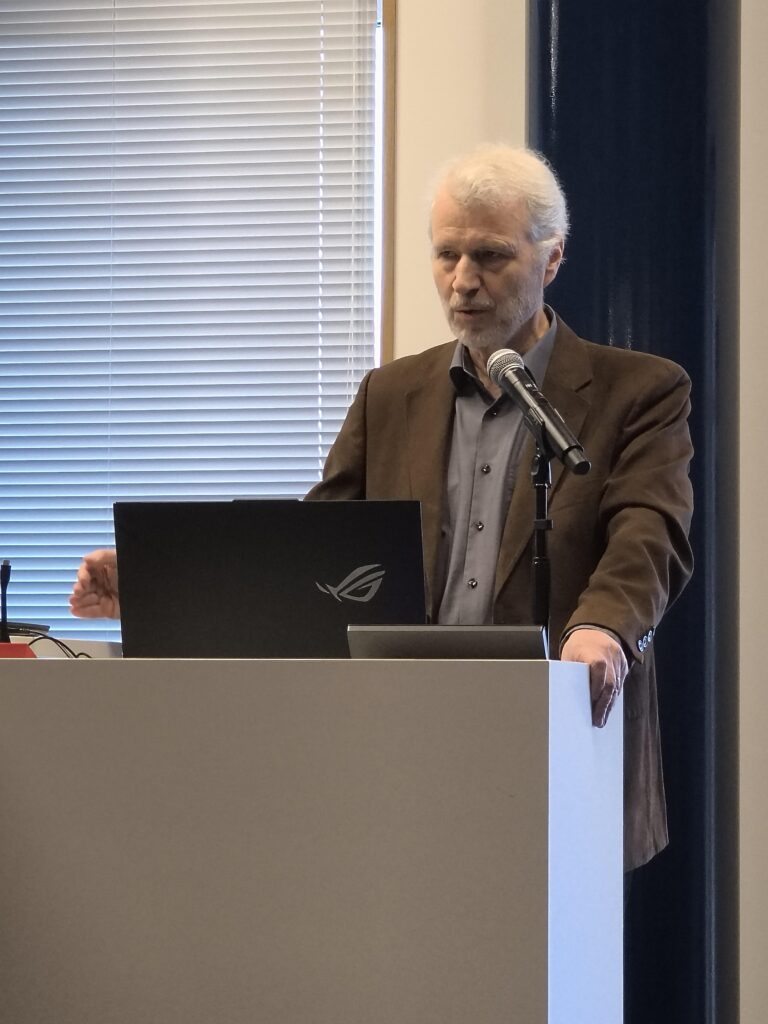 Tulevaisuuden tutkija ja teknologiavaikuttaja Risto Linturi kertoi AI:n jo olevista sovelluksista, sekä lähitulevaisuuden vauhdikkaasta kehityksestä metsäalla. 